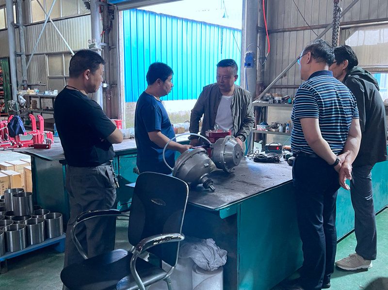 合作伙伴的主要負(fù)責(zé)人來我廠參觀、調(diào)研